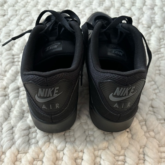 Black Nike Air Max Sneakers Size 9.5 - Picture 2 of 5
